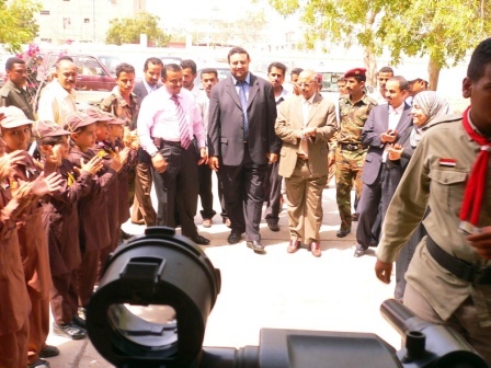 عباد والحجري اثناء تدشين فعاليات المهرجان